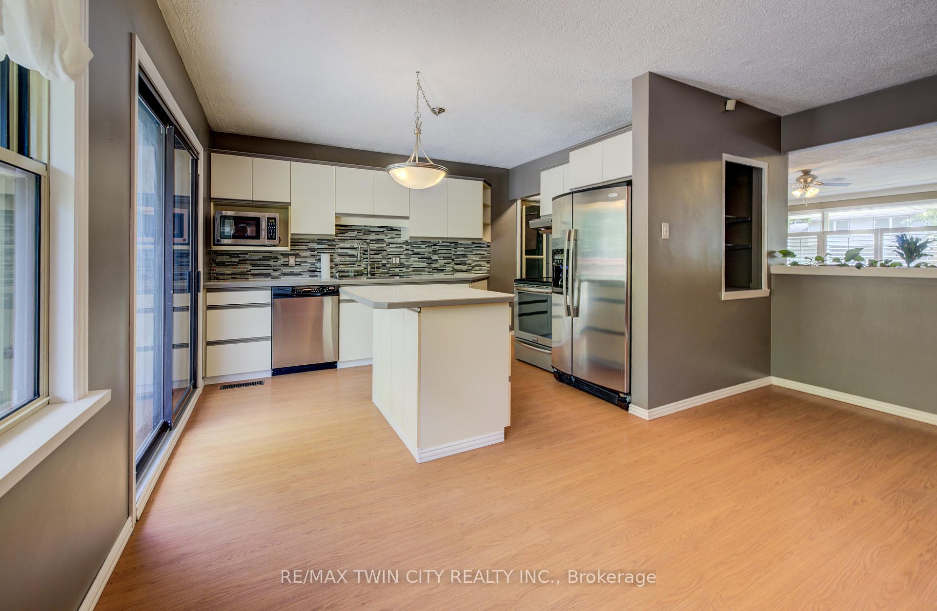 Photo 14 of 74 Lakeside Drive, Kitchener — HOMEH