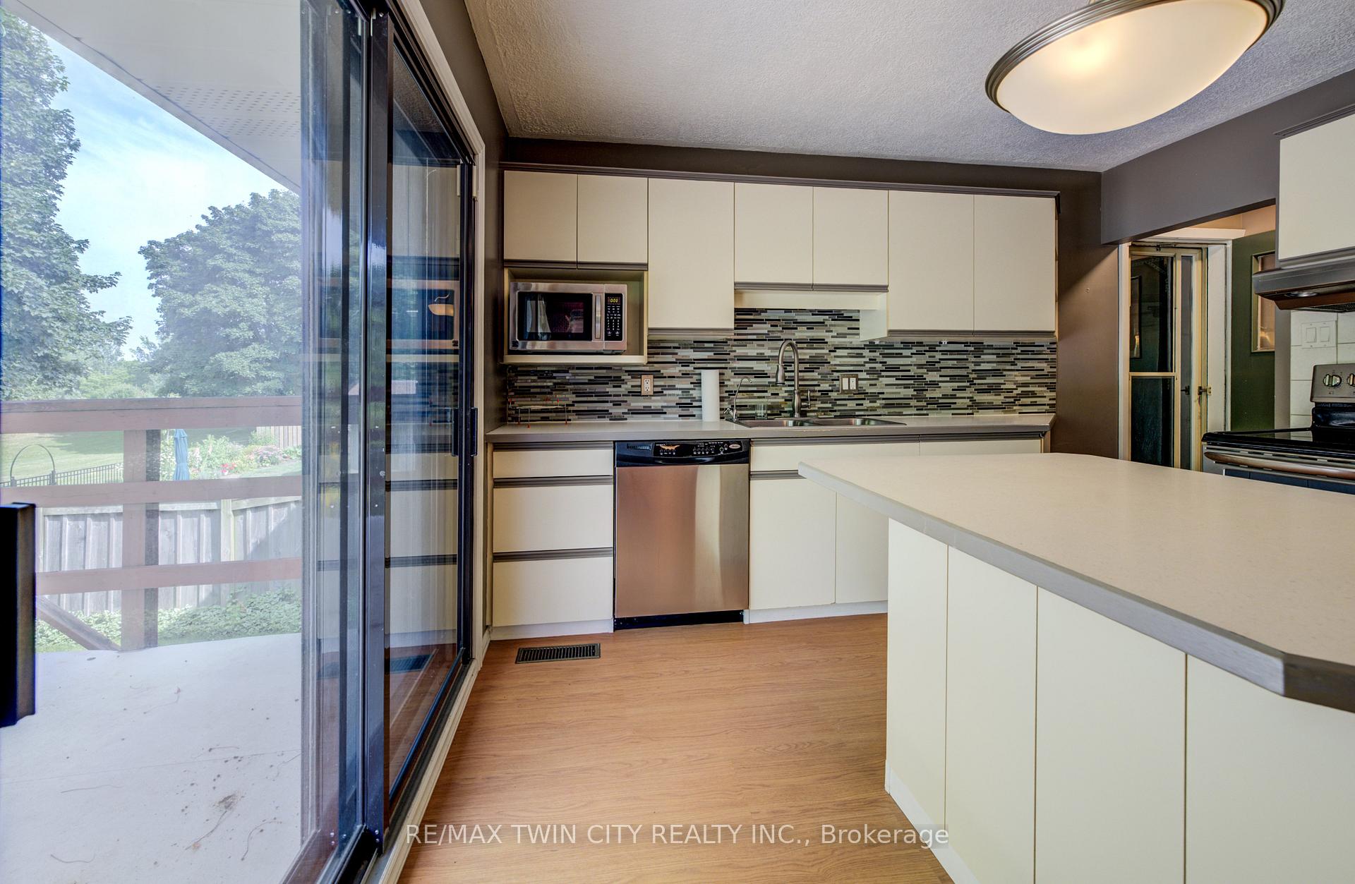Photo 15 of 74 Lakeside Drive, Kitchener — HOMEH