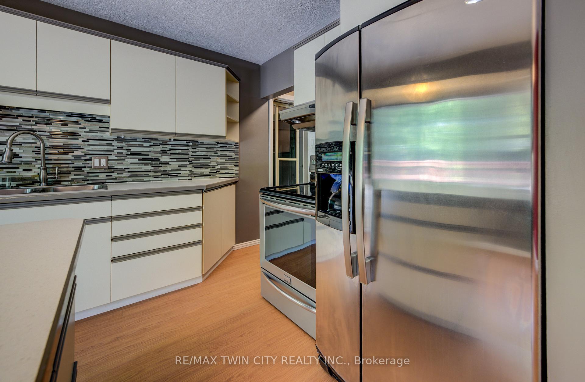 Photo 16 of 74 Lakeside Drive, Kitchener — HOMEH