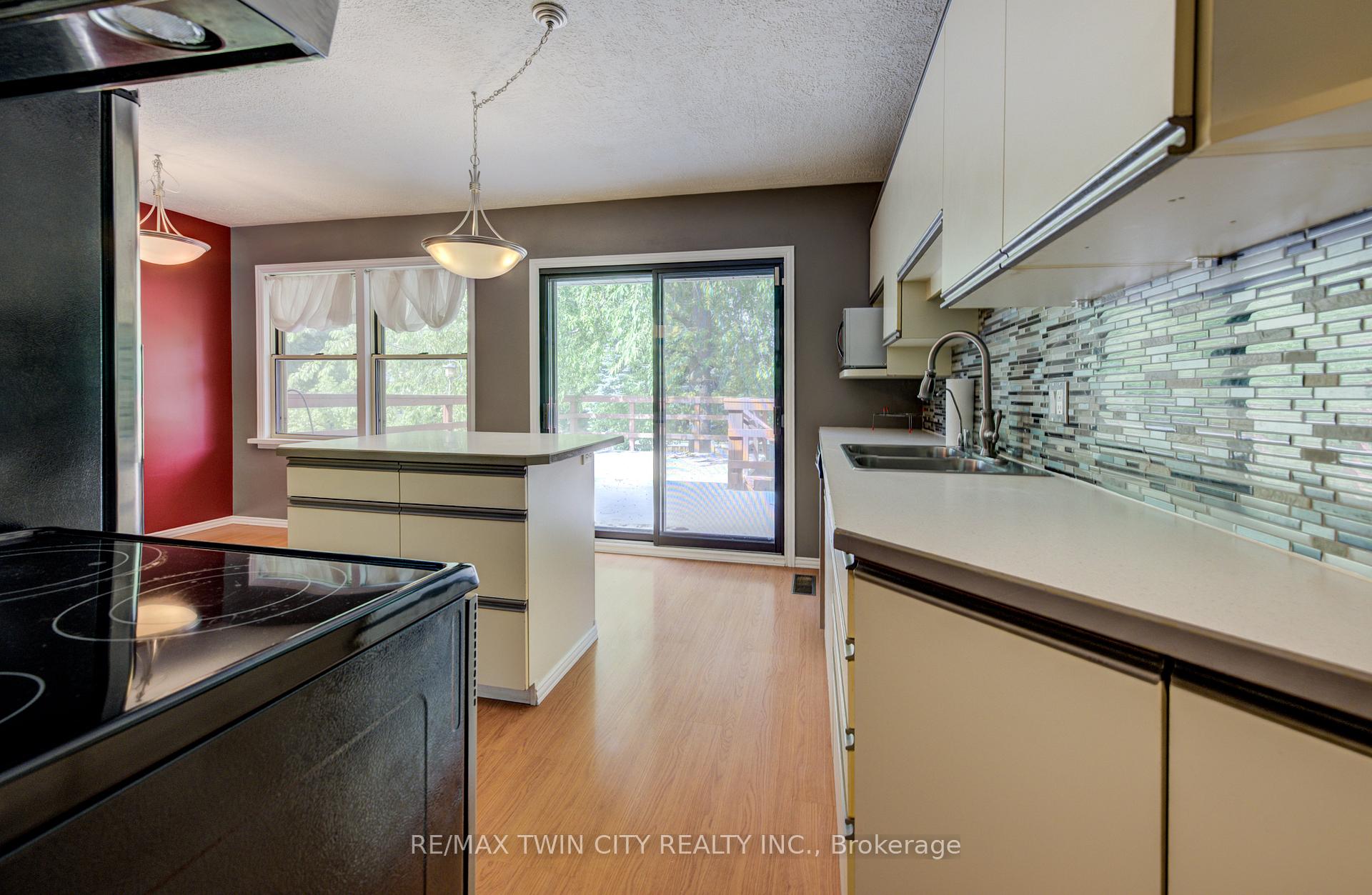 Photo 18 of 74 Lakeside Drive, Kitchener — HOMEH