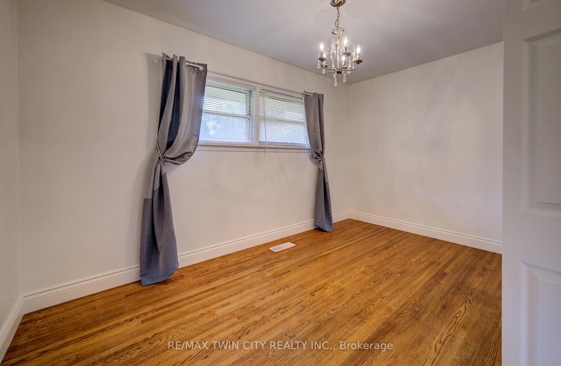 Photo 19 of 74 Lakeside Drive, Kitchener — HOMEH