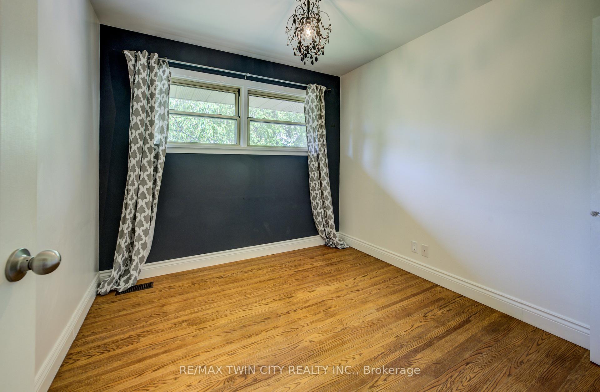 Photo 21 of 74 Lakeside Drive, Kitchener — HOMEH