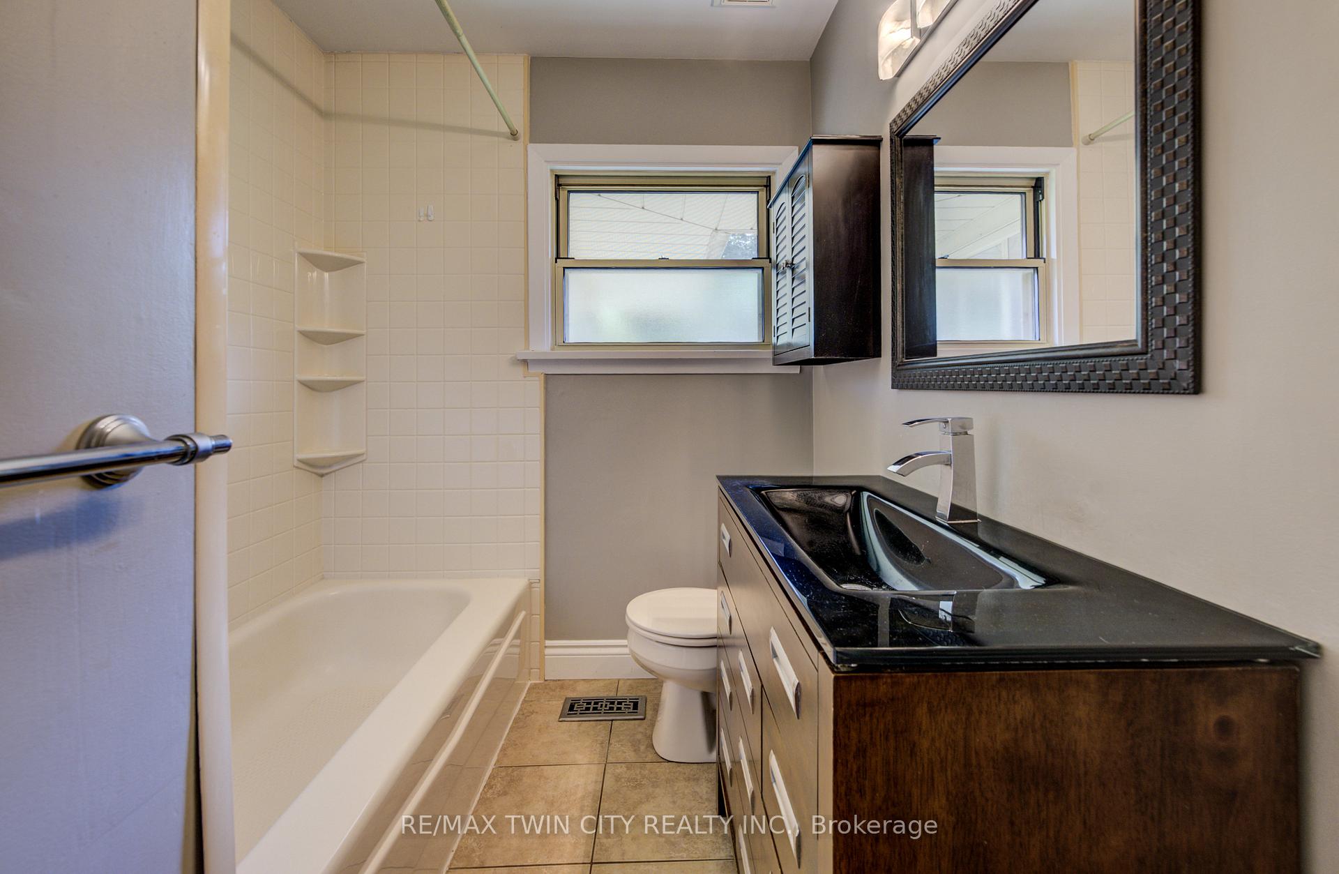 Photo 25 of 74 Lakeside Drive, Kitchener — HOMEH