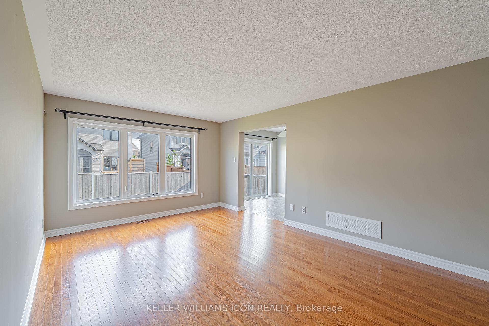 Photo 8 of 211 Halyard Way, Ottawa, Kanata - Kanata Lakes/Heritage Hills — HOMEH