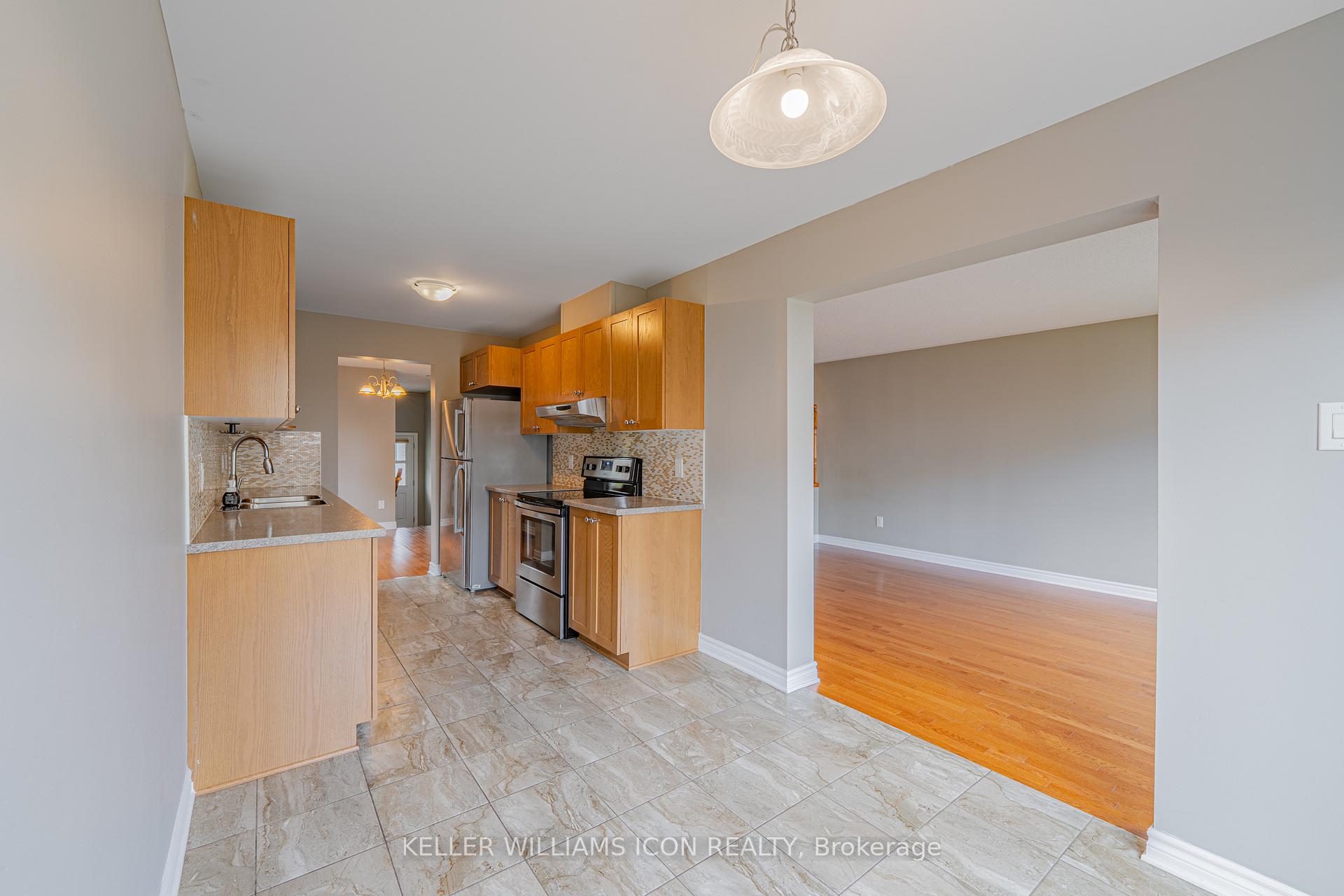 Photo 10 of 211 Halyard Way, Ottawa, Kanata - Kanata Lakes/Heritage Hills — HOMEH