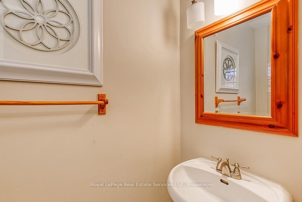 Photo 4 of 4 Thornlodge Drive, Hamilton, Waterdown — HOMEH