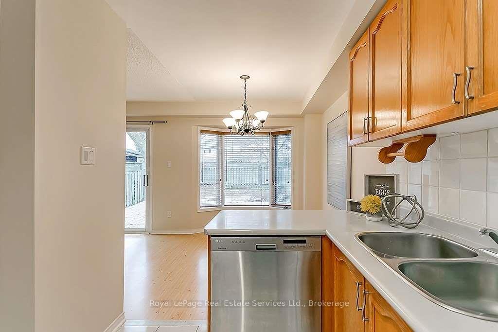 Photo 7 of 4 Thornlodge Drive, Hamilton, Waterdown — HOMEH