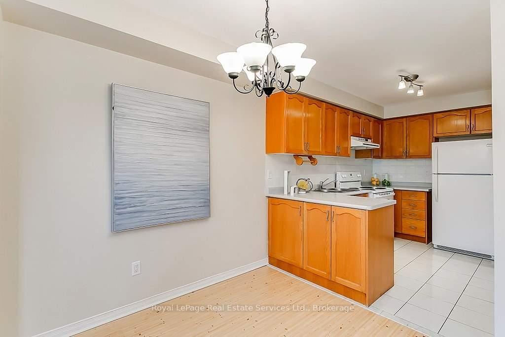 Photo 8 of 4 Thornlodge Drive, Hamilton, Waterdown — HOMEH