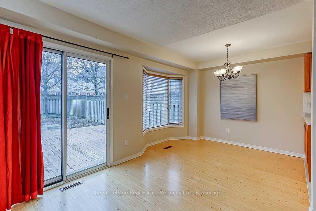 Photo 10 of 4 Thornlodge Drive, Hamilton, Waterdown — HOMEH