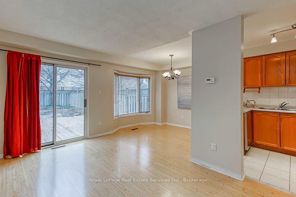 Photo 12 of 4 Thornlodge Drive, Hamilton, Waterdown — HOMEH