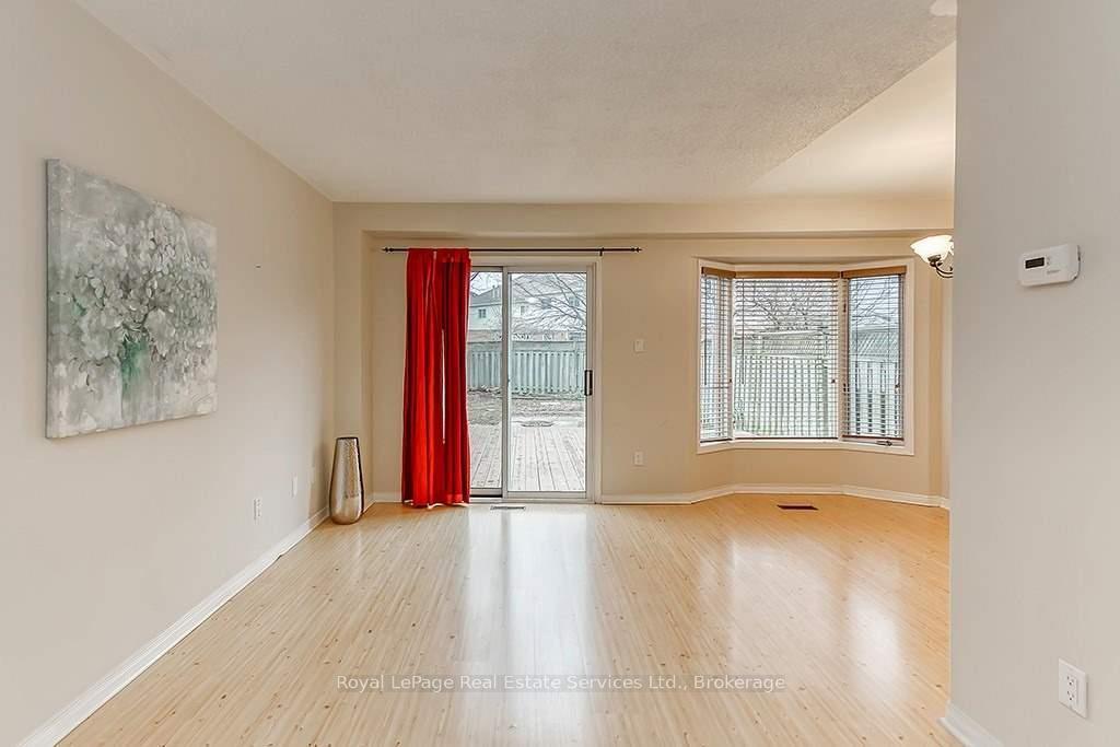 Photo 13 of 4 Thornlodge Drive, Hamilton, Waterdown — HOMEH
