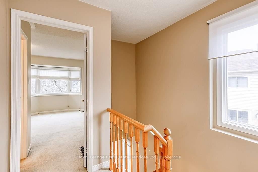 Photo 15 of 4 Thornlodge Drive, Hamilton, Waterdown — HOMEH