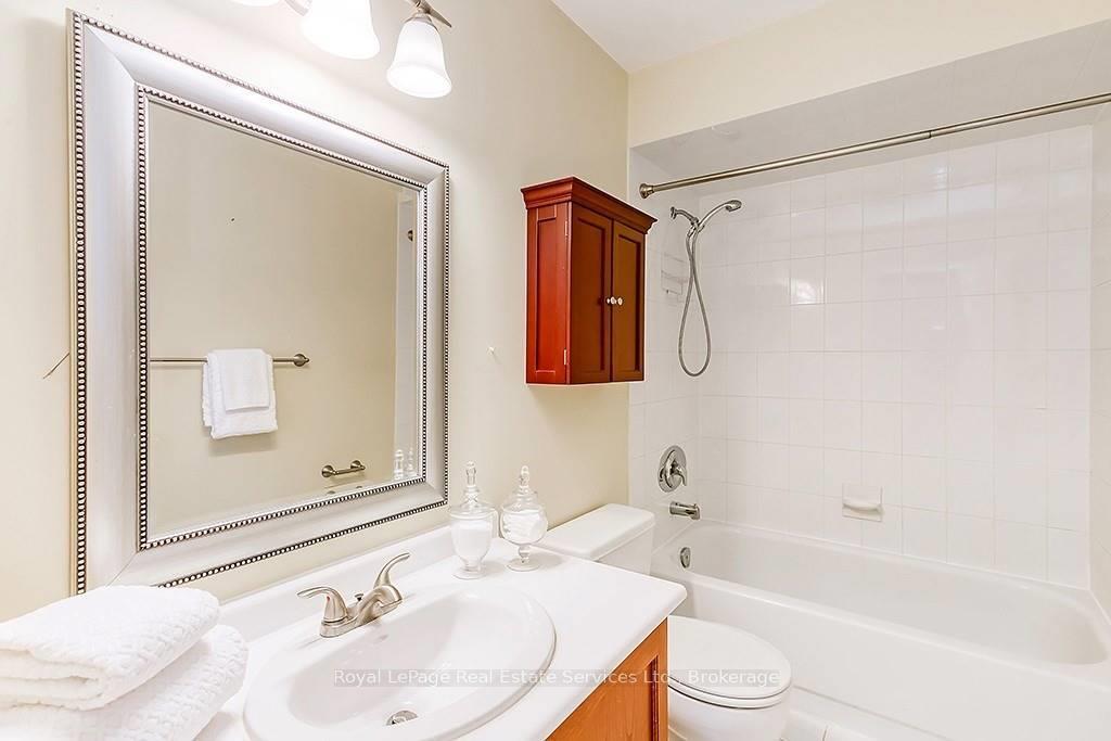 Photo 19 of 4 Thornlodge Drive, Hamilton, Waterdown — HOMEH