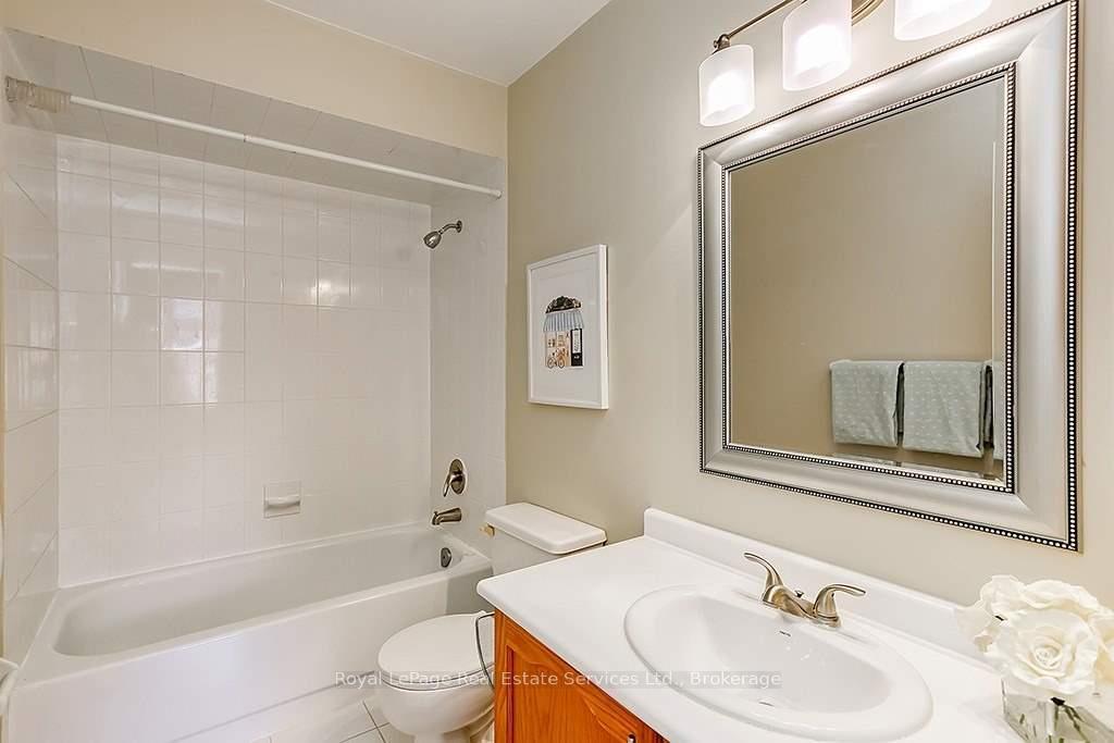 Photo 24 of 4 Thornlodge Drive, Hamilton, Waterdown — HOMEH