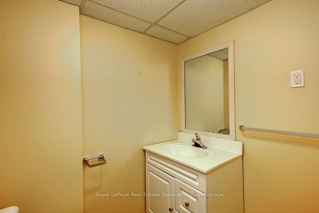 Photo 28 of 4 Thornlodge Drive, Hamilton, Waterdown — HOMEH