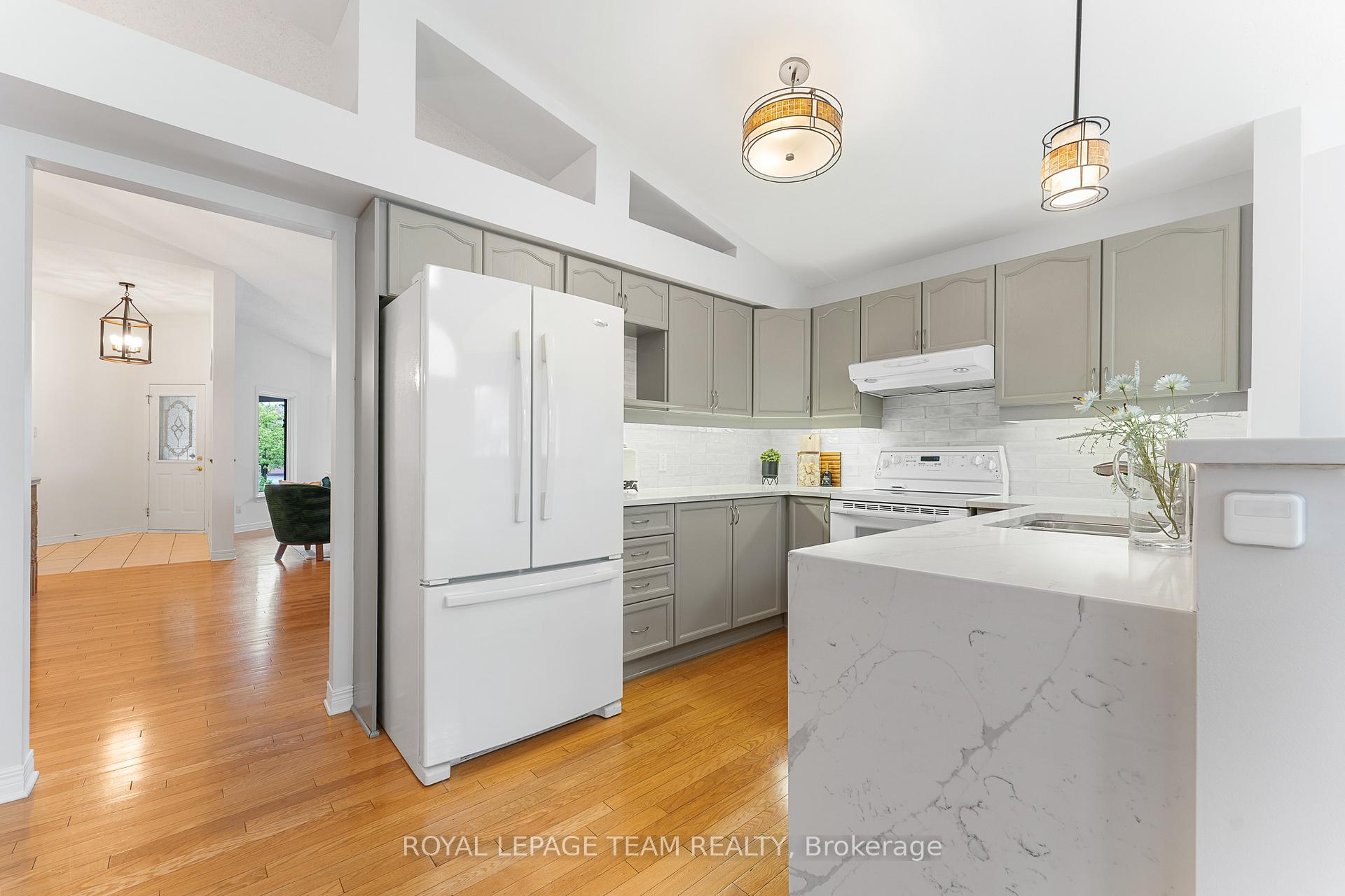 Photo 18 of 33 Waterthrush Crescent, Ottawa, Kanata - Bridlewood — HOMEH