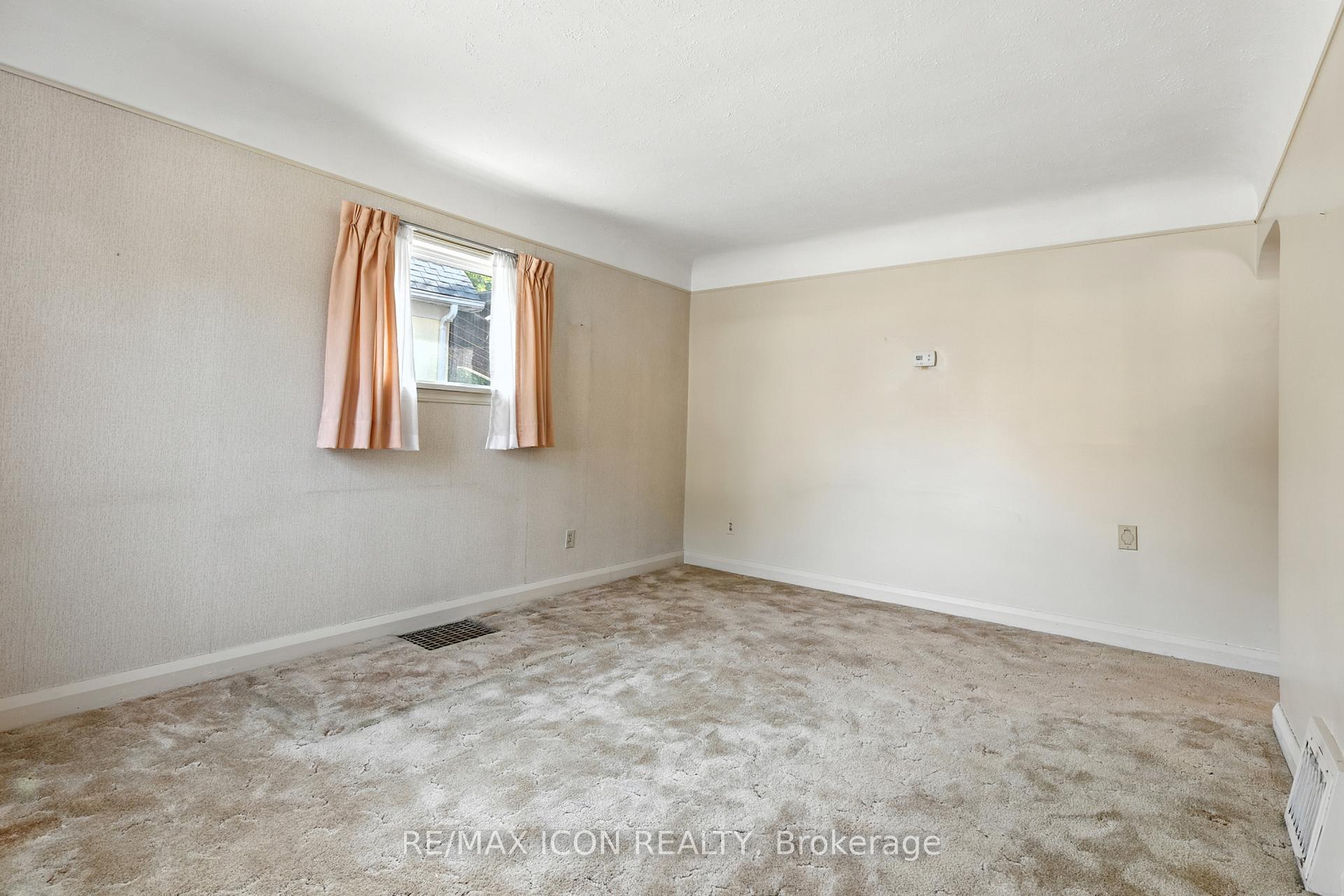 Photo 7 of 35 Grenville Avenue, Kitchener — HOMEH