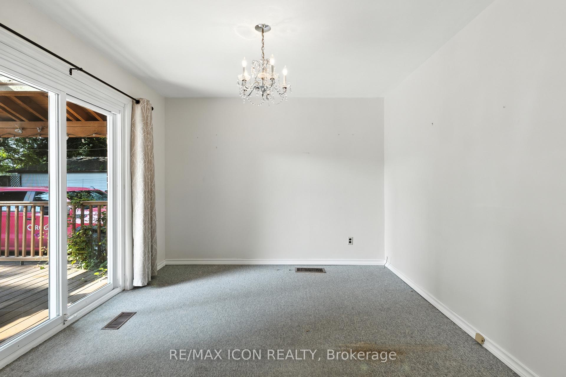 Photo 12 of 35 Grenville Avenue, Kitchener — HOMEH