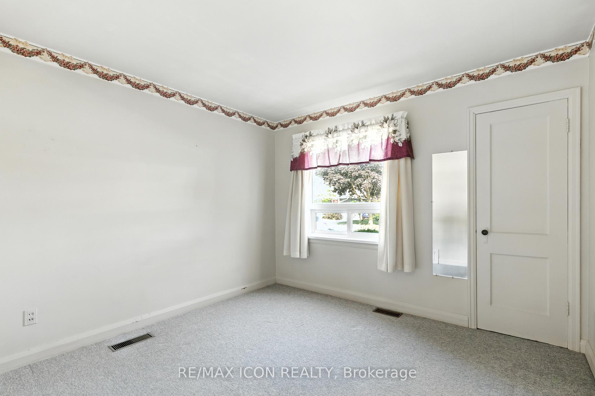 Photo 18 of 35 Grenville Avenue, Kitchener — HOMEH