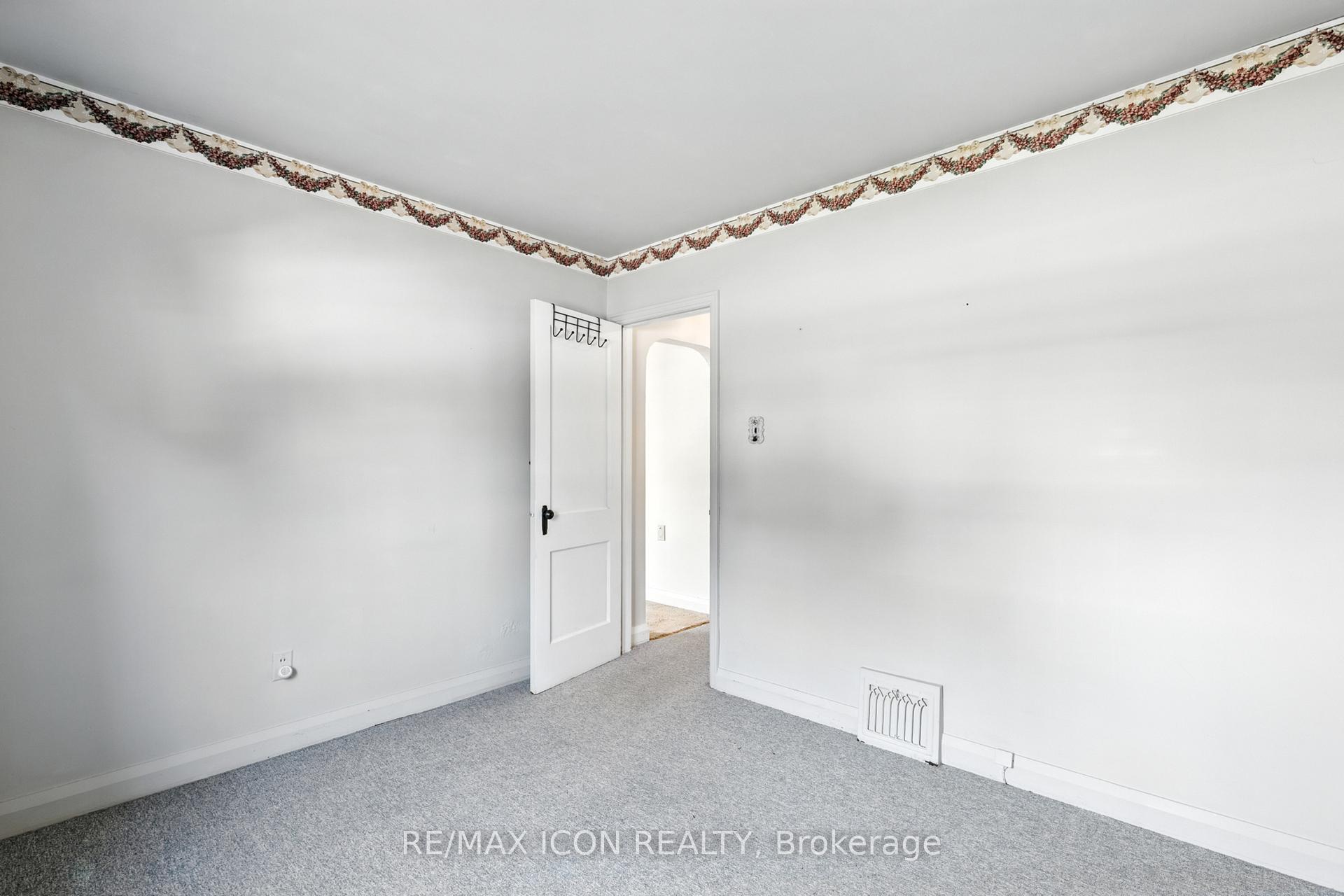 Photo 19 of 35 Grenville Avenue, Kitchener — HOMEH