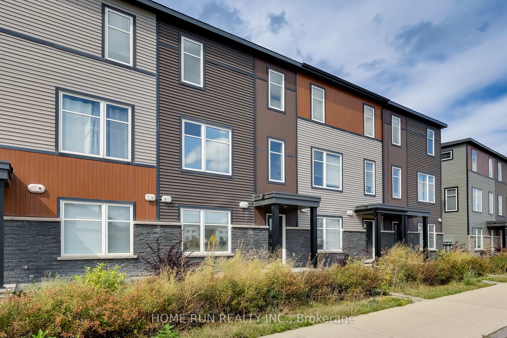 Photo 2 of 1123 Speedvale Crescent, Ottawa, Kanata - Kanata Lakes/Heritage Hills — HOMEH