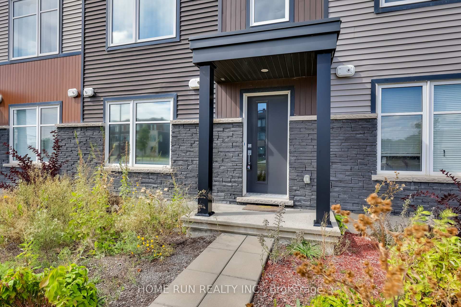 Photo 3 of 1123 Speedvale Crescent, Ottawa, Kanata - Kanata Lakes/Heritage Hills — HOMEH