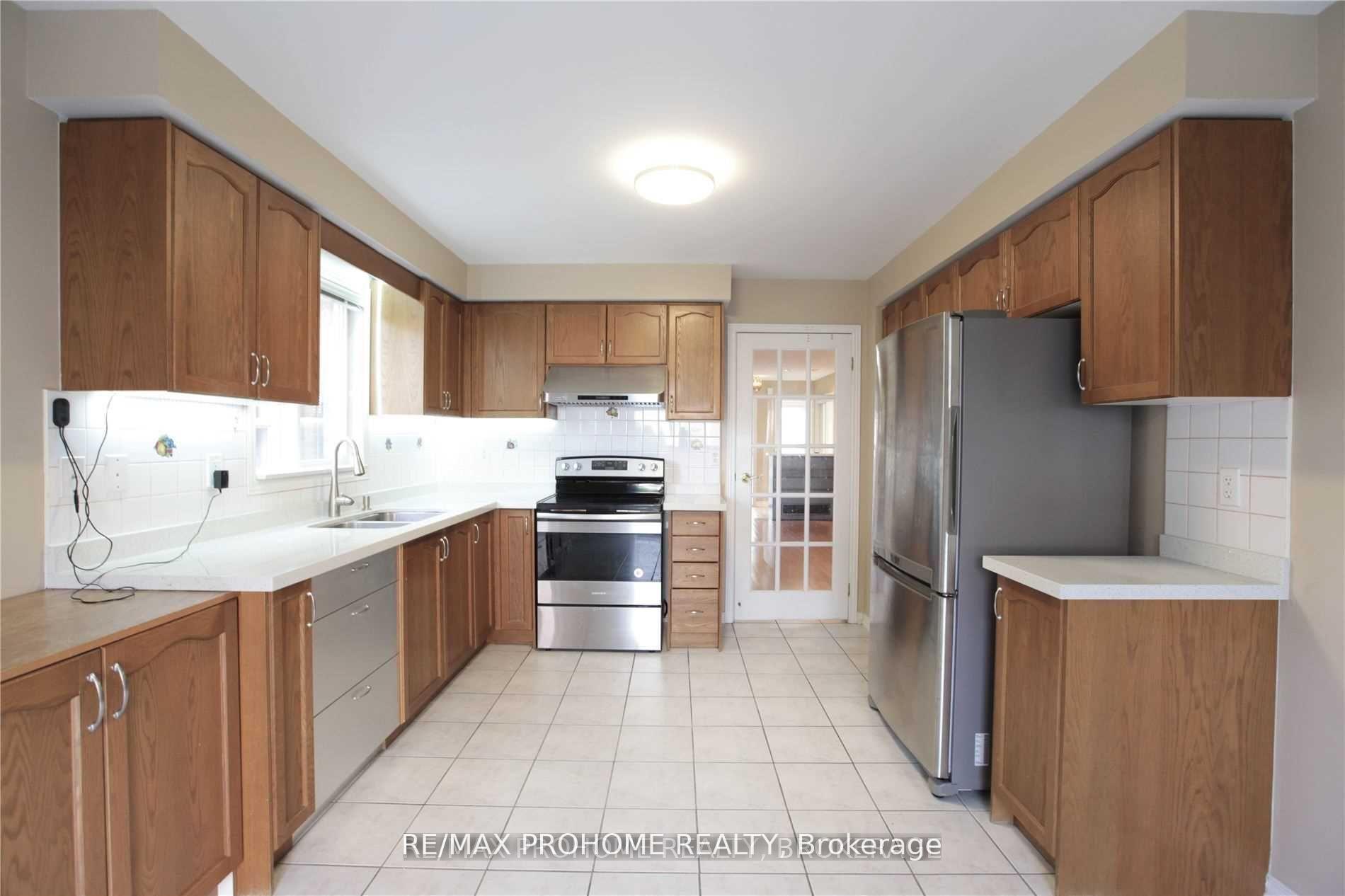 Photo 4 of 73 Briarcrest Drive, Markham, Berczy — HOMEH
