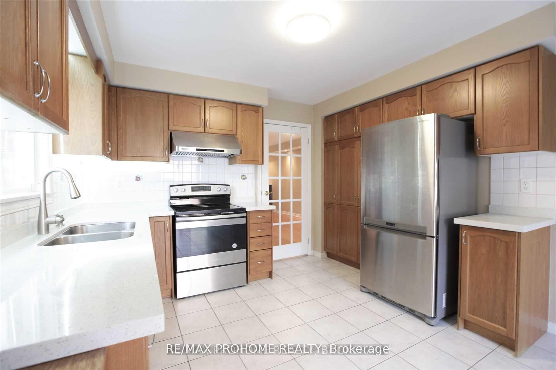 Photo 5 of 73 Briarcrest Drive, Markham, Berczy — HOMEH