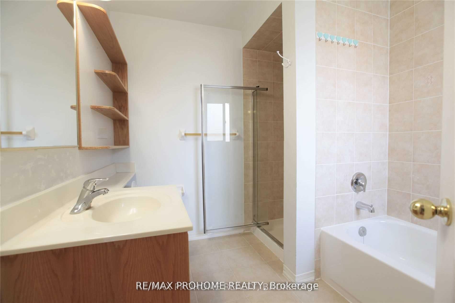 Photo 11 of 73 Briarcrest Drive, Markham, Berczy — HOMEH