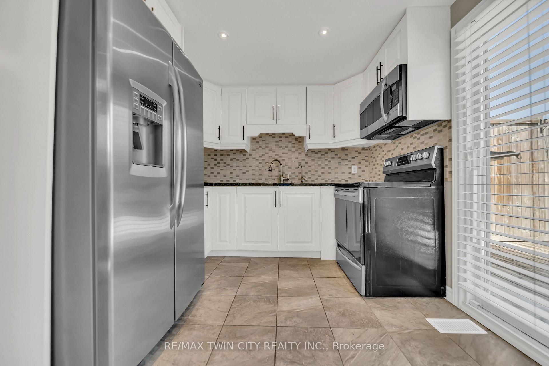 Photo 5 of 28 Uxbridge Crescent, Kitchener — HOMEH