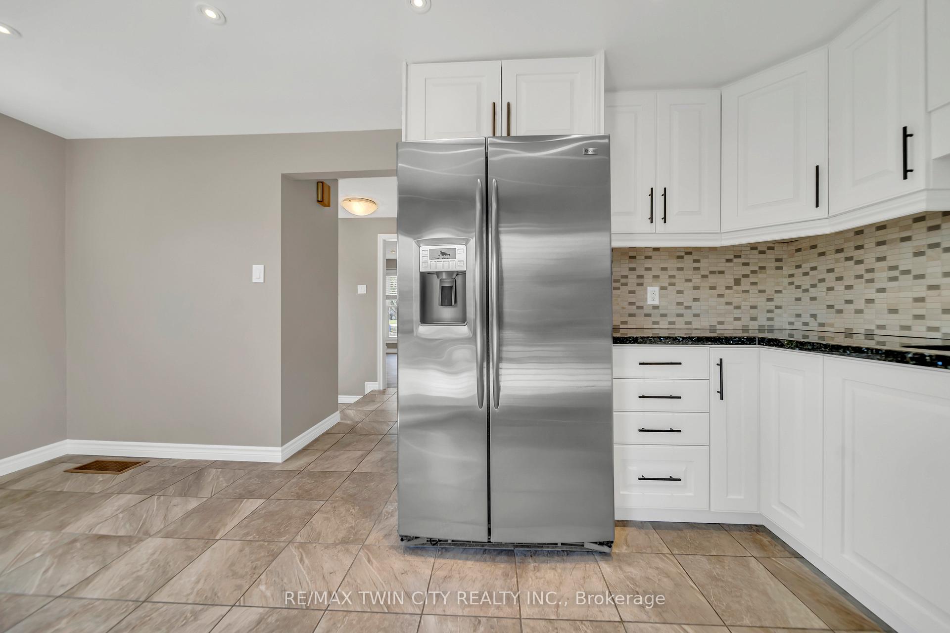 Photo 7 of 28 Uxbridge Crescent, Kitchener — HOMEH