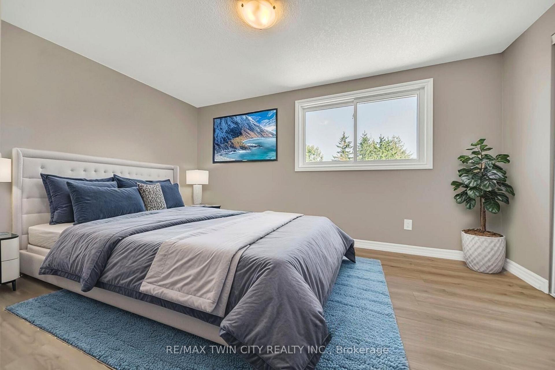 Photo 11 of 28 Uxbridge Crescent, Kitchener — HOMEH