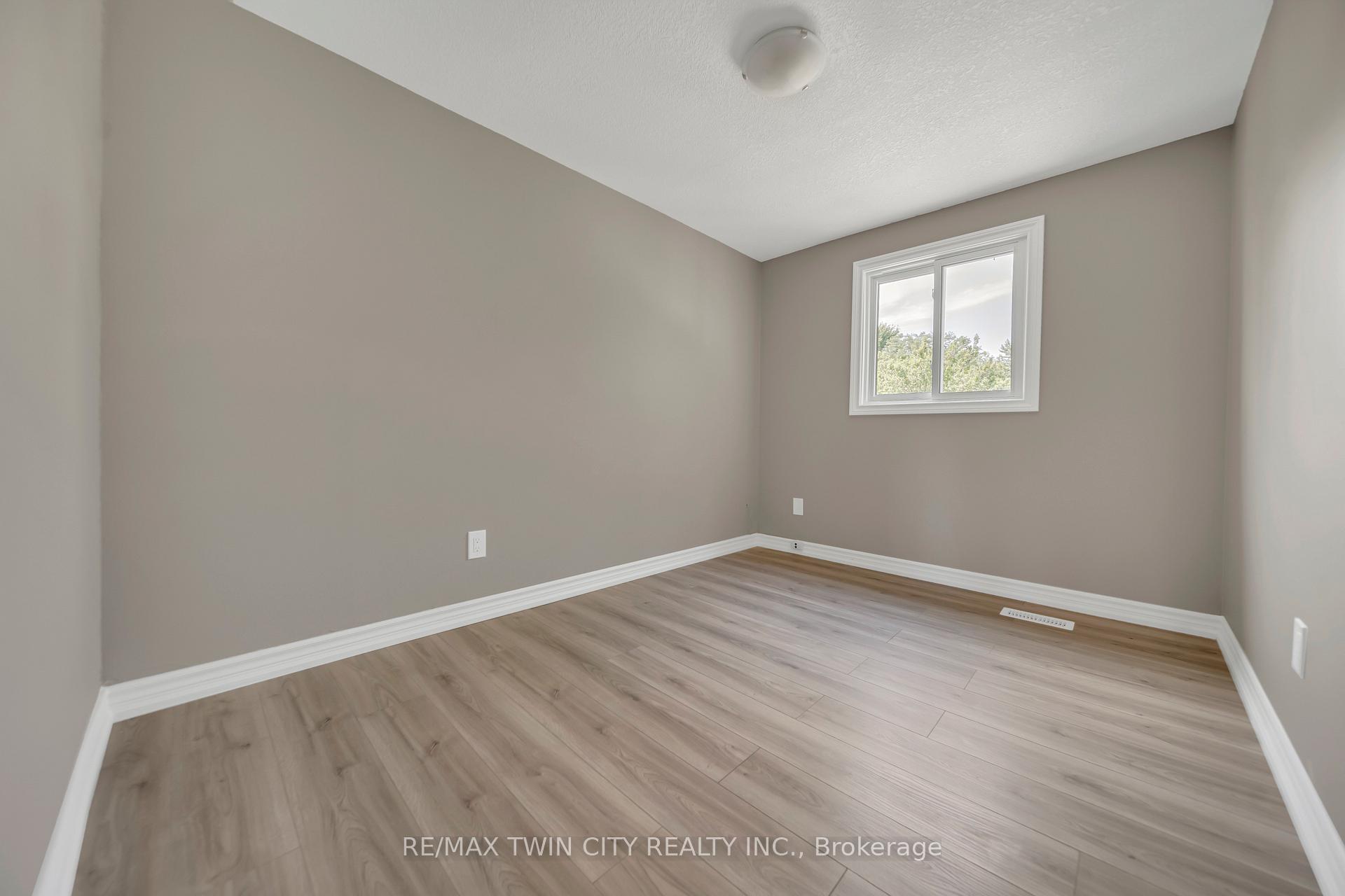 Photo 14 of 28 Uxbridge Crescent, Kitchener — HOMEH
