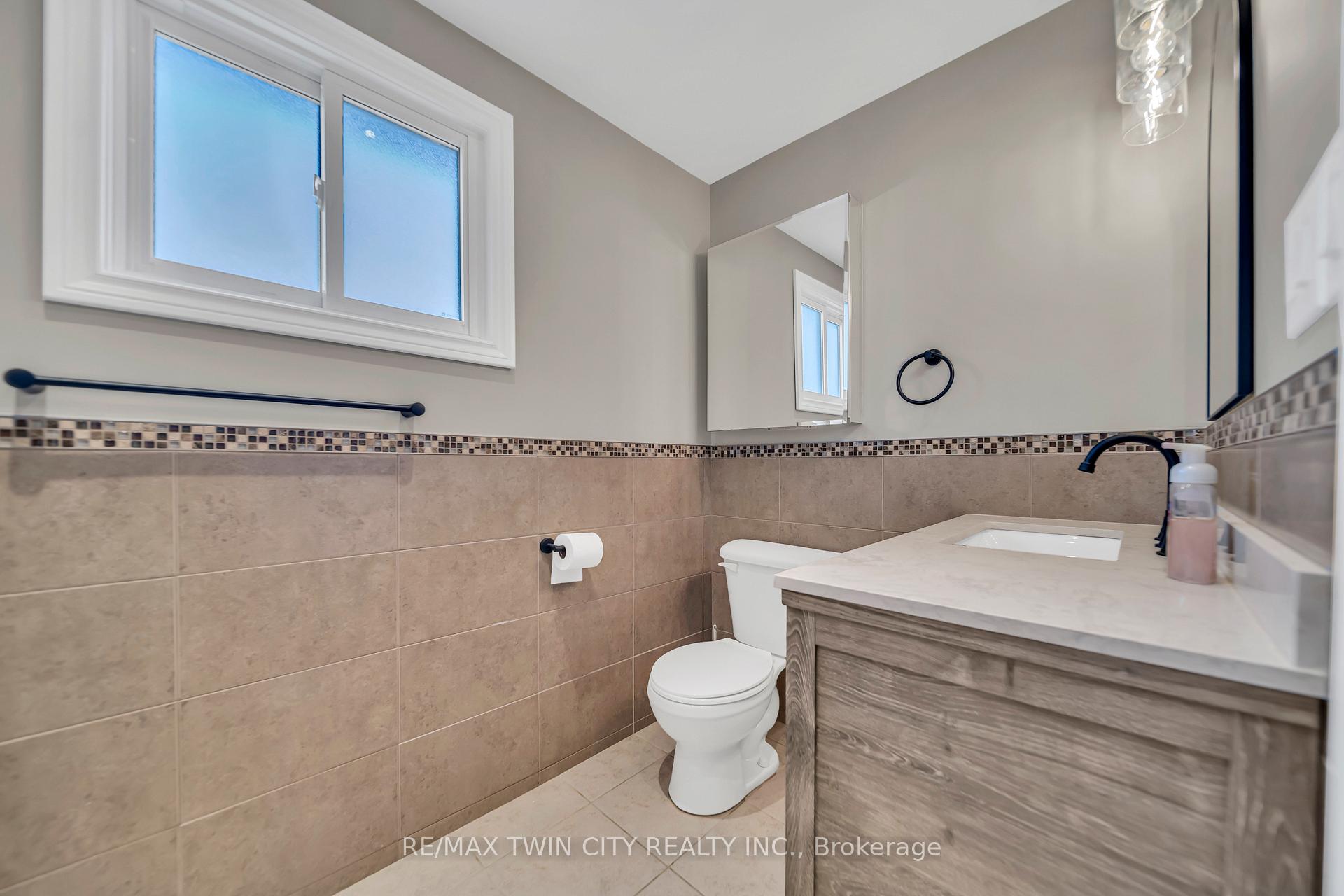 Photo 17 of 28 Uxbridge Crescent, Kitchener — HOMEH