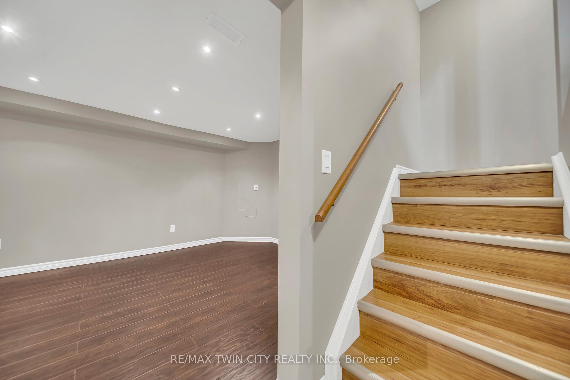 Photo 19 of 28 Uxbridge Crescent, Kitchener — HOMEH