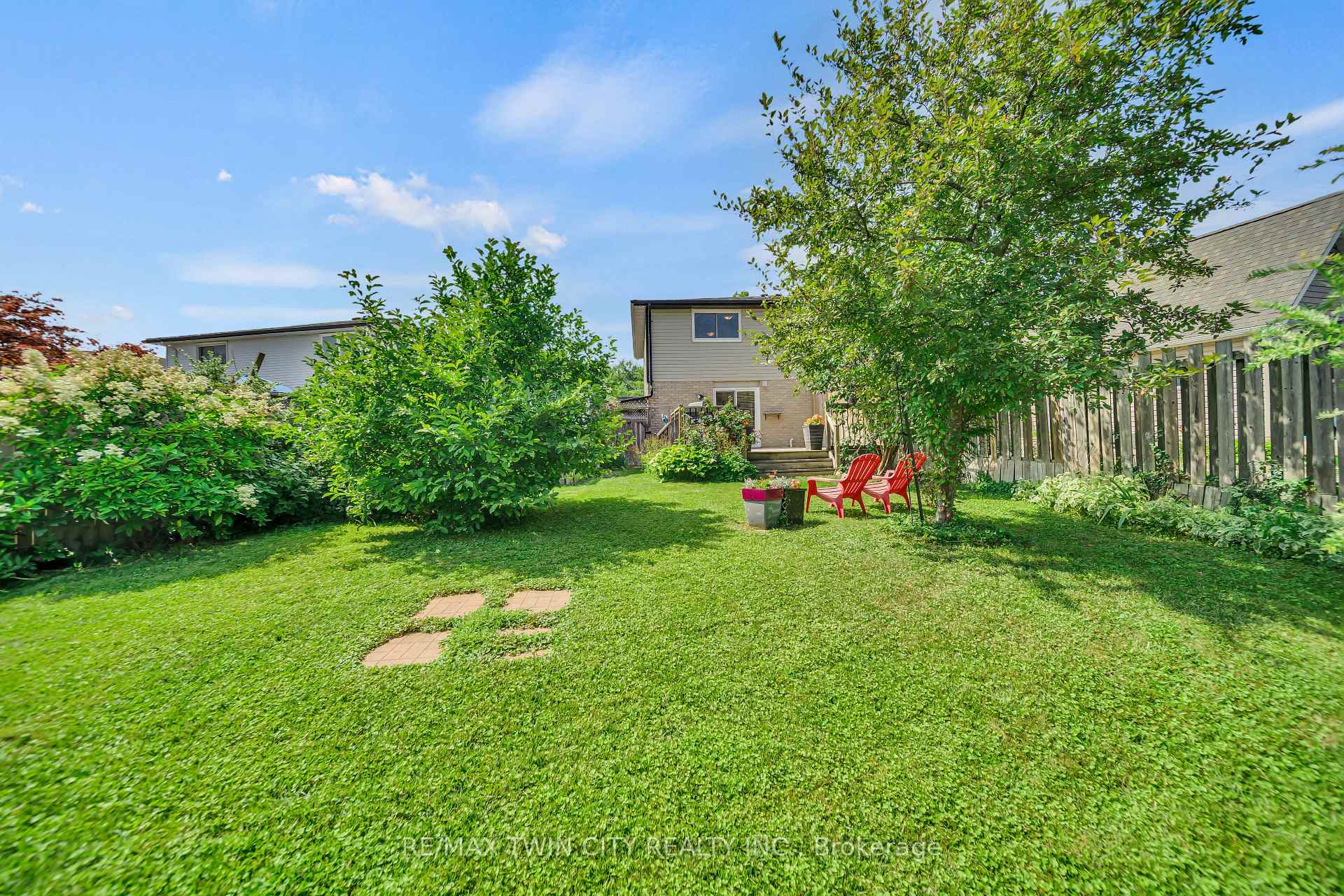 Photo 26 of 28 Uxbridge Crescent, Kitchener — HOMEH