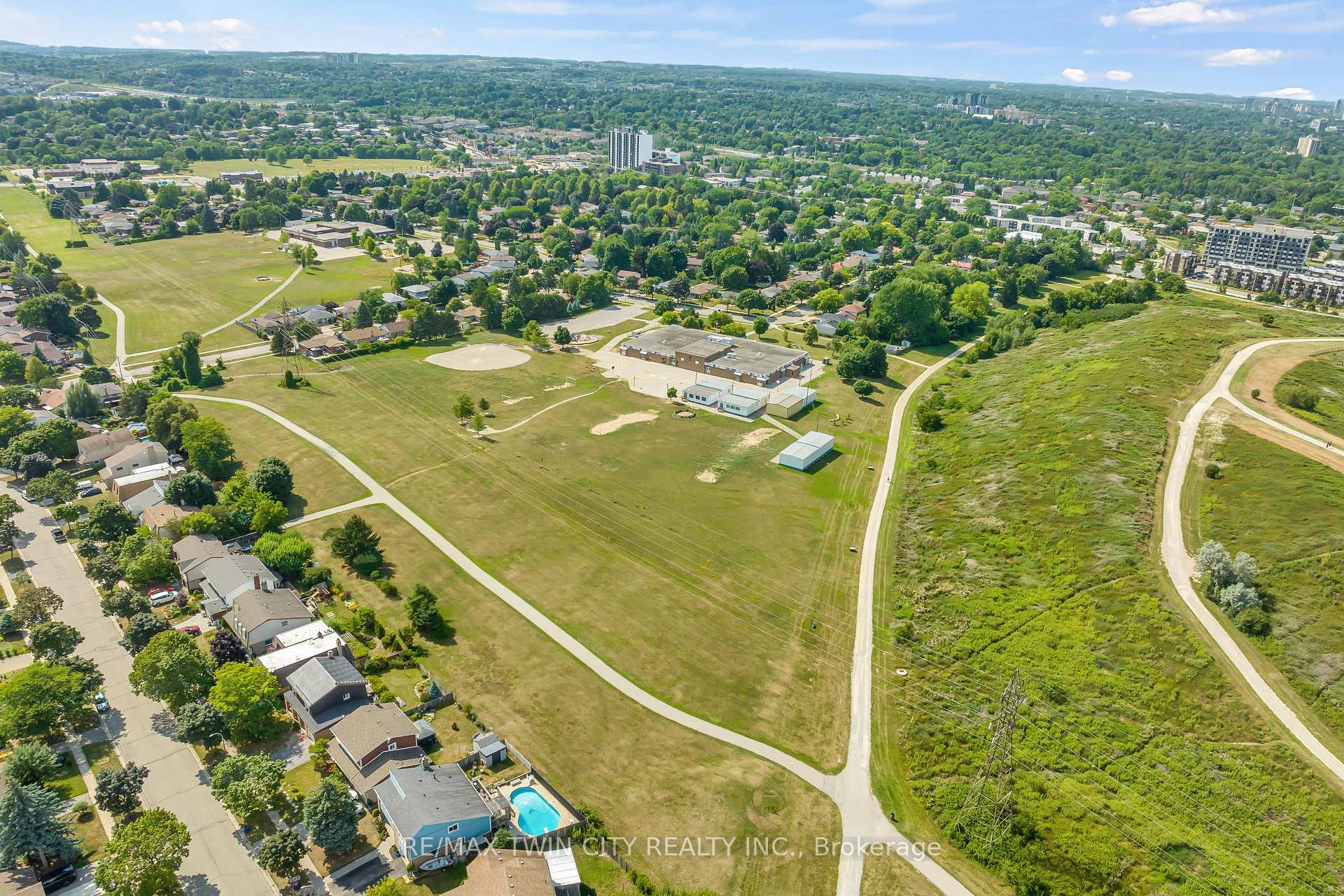 Photo 31 of 28 Uxbridge Crescent, Kitchener — HOMEH
