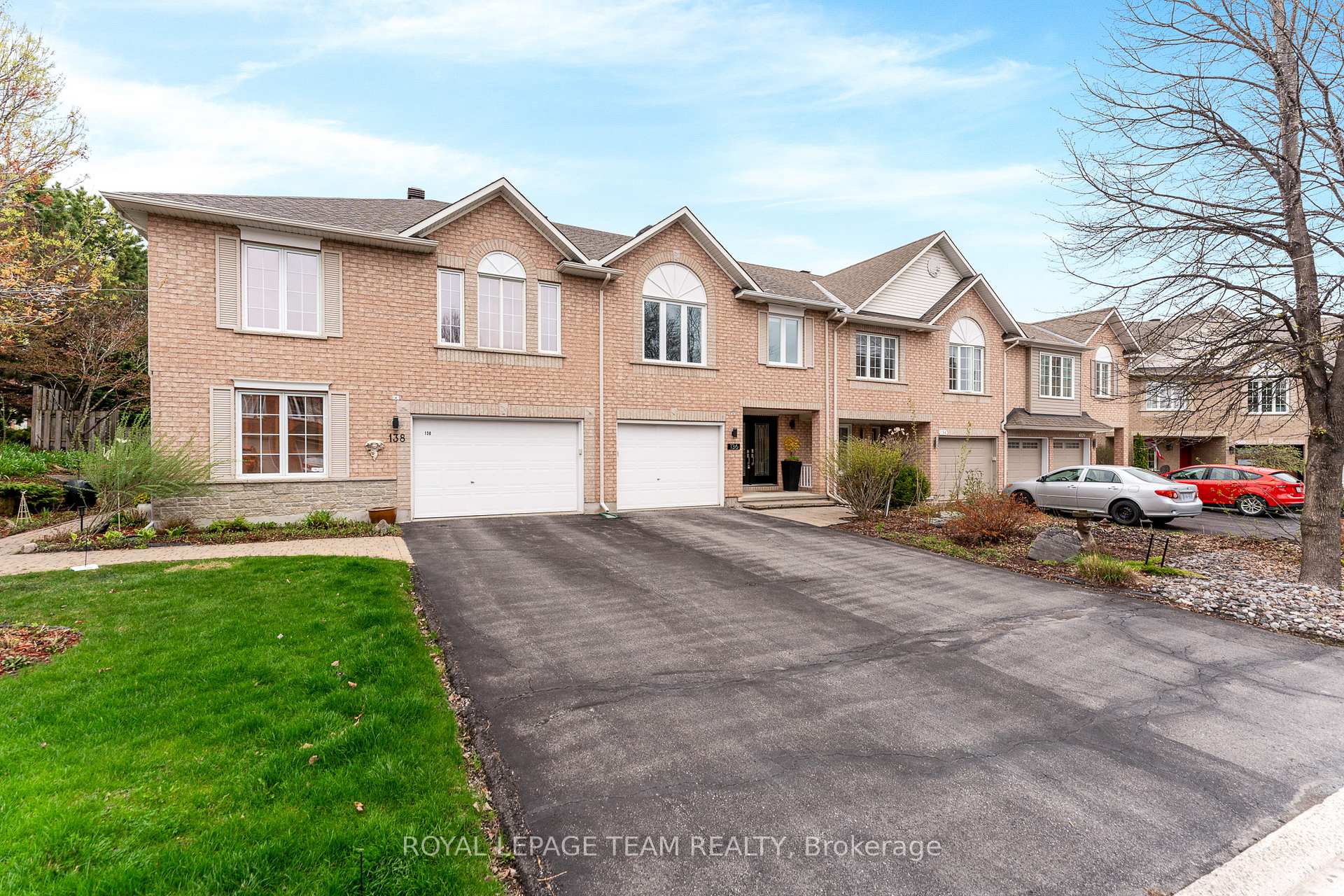 Photo 1 of 136 Macassa Circle, Ottawa, Kanata - Kanata Lakes/Heritage Hills — HOMEH