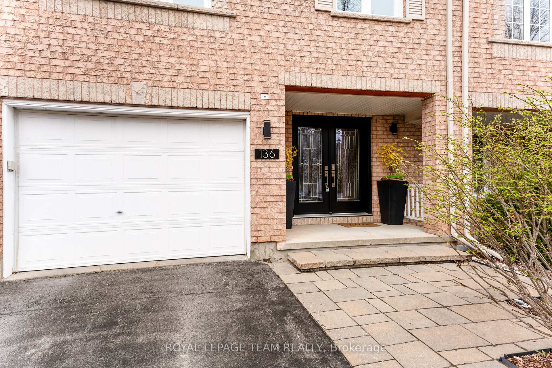 Photo 3 of 136 Macassa Circle, Ottawa, Kanata - Kanata Lakes/Heritage Hills — HOMEH