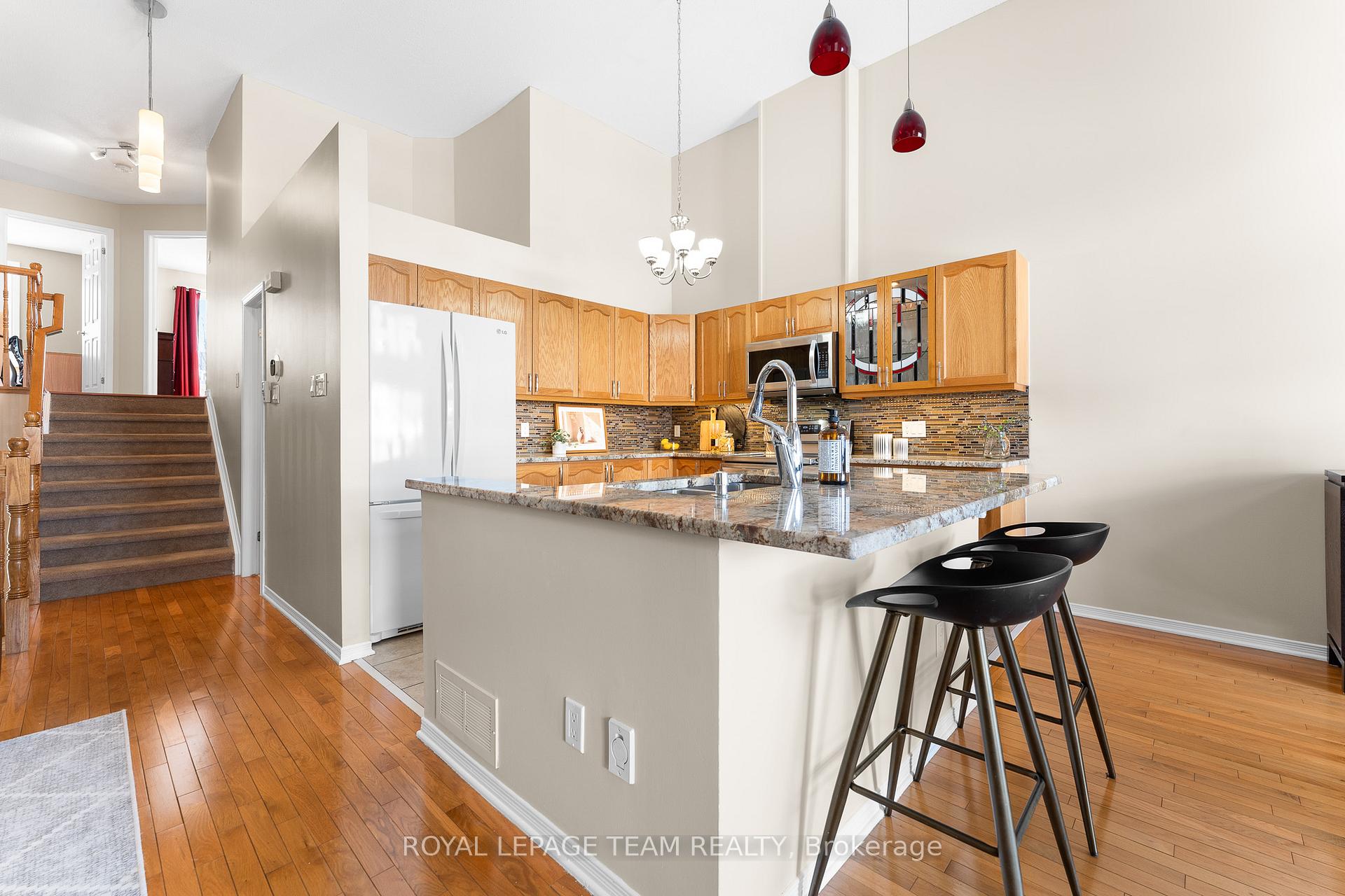 Photo 13 of 136 Macassa Circle, Ottawa, Kanata - Kanata Lakes/Heritage Hills — HOMEH