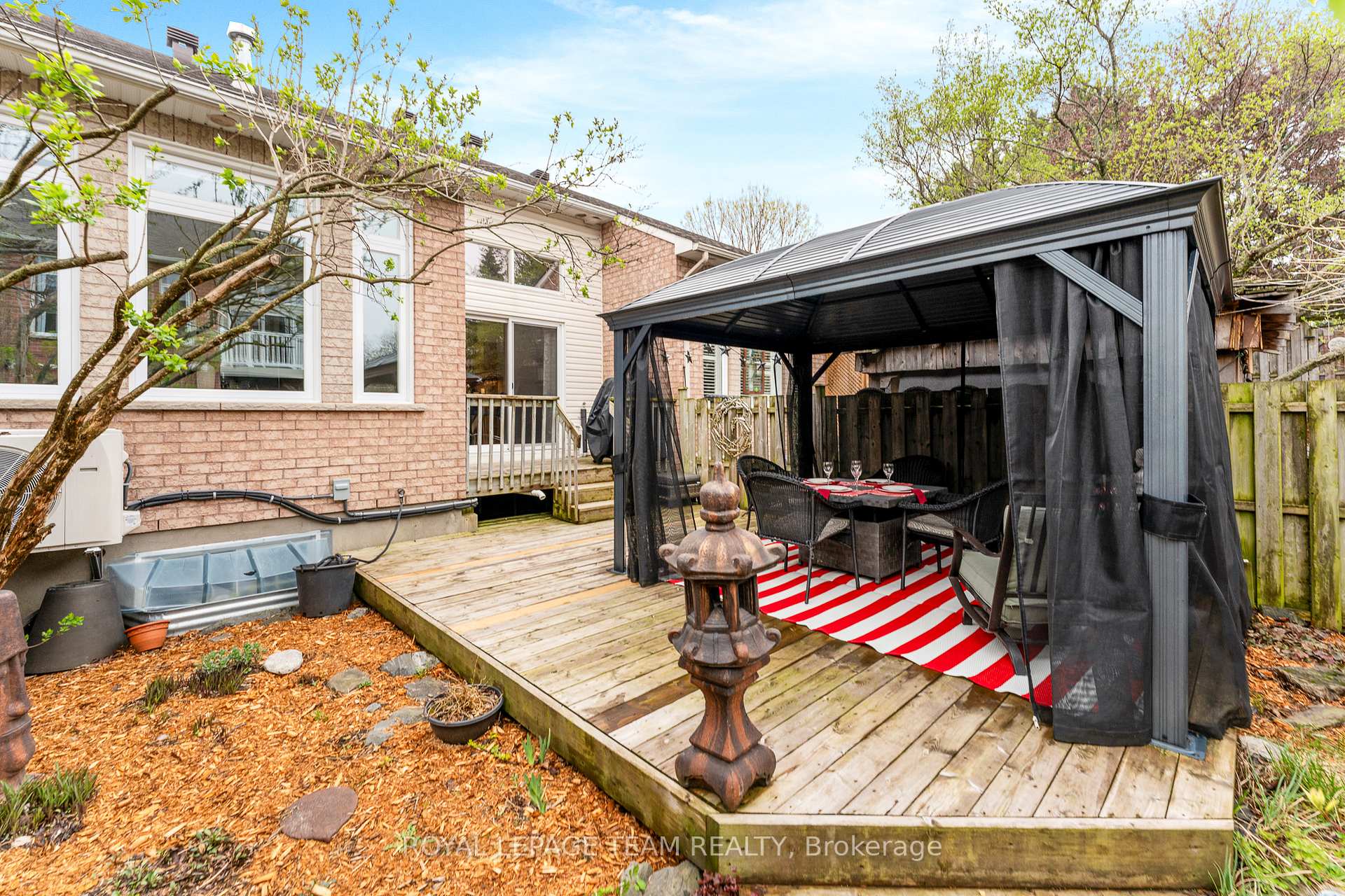 Photo 35 of 136 Macassa Circle, Ottawa, Kanata - Kanata Lakes/Heritage Hills — HOMEH