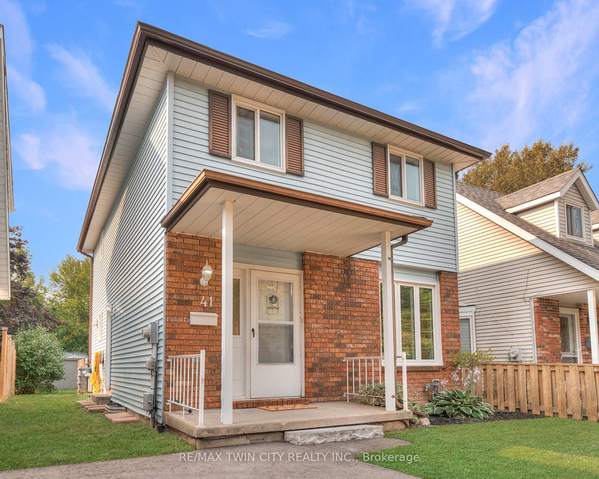 Photo 4 of 41 Ristau Crescent, Kitchener, Laurentian Hills — HOMEH