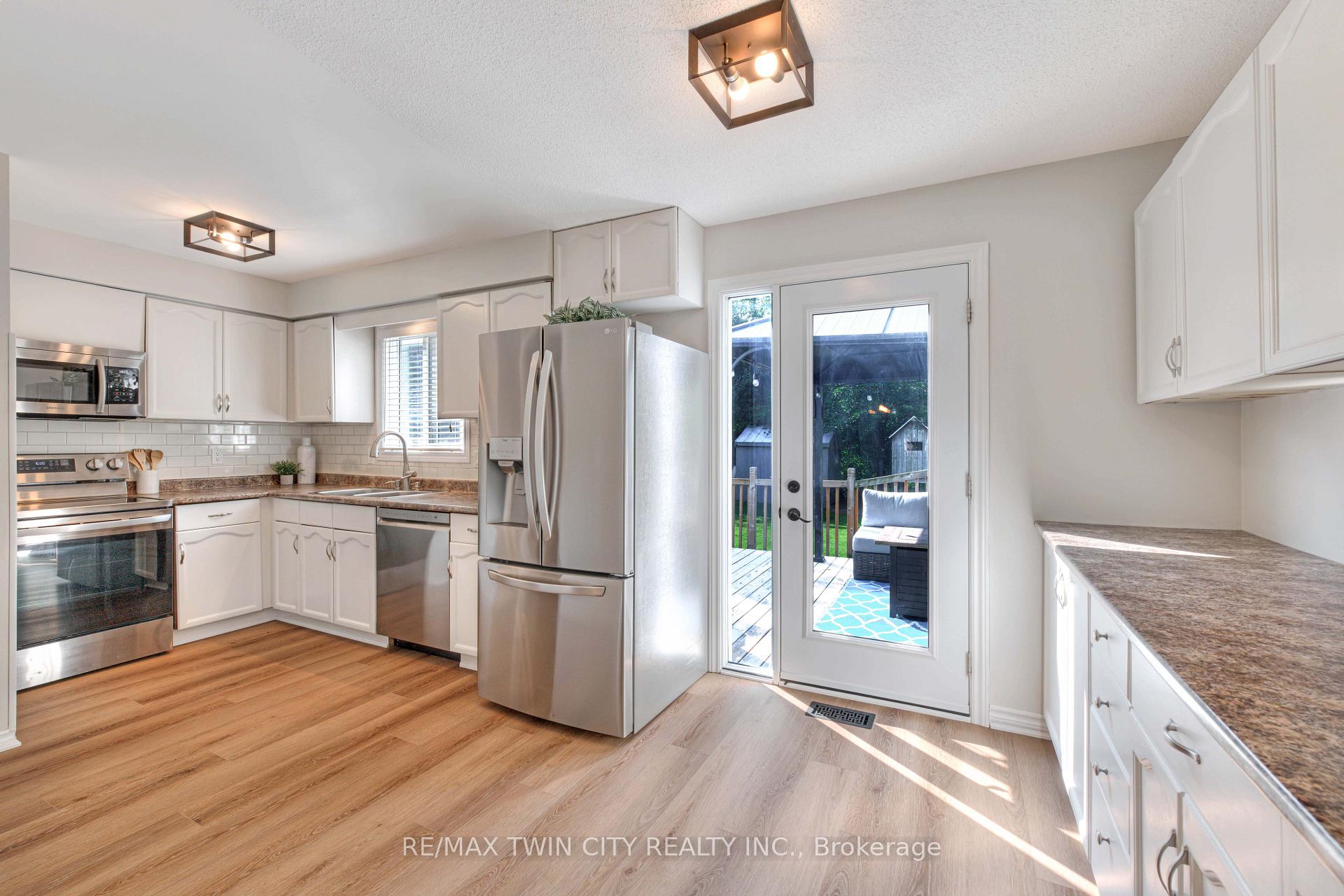 Photo 14 of 41 Ristau Crescent, Kitchener, Laurentian Hills — HOMEH