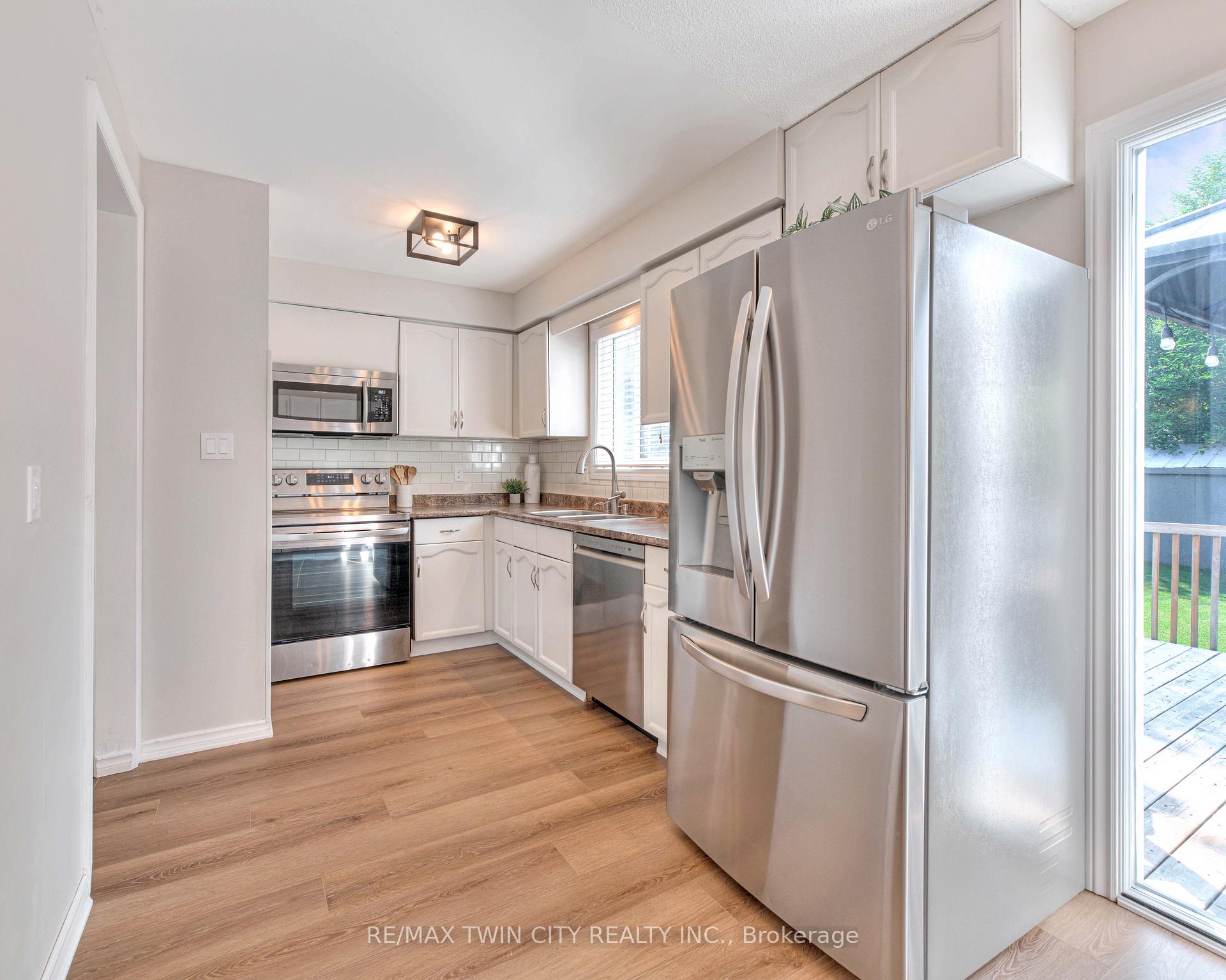 Photo 15 of 41 Ristau Crescent, Kitchener, Laurentian Hills — HOMEH