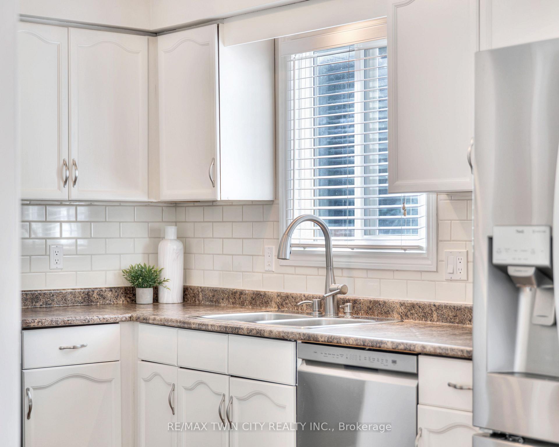 Photo 16 of 41 Ristau Crescent, Kitchener, Laurentian Hills — HOMEH