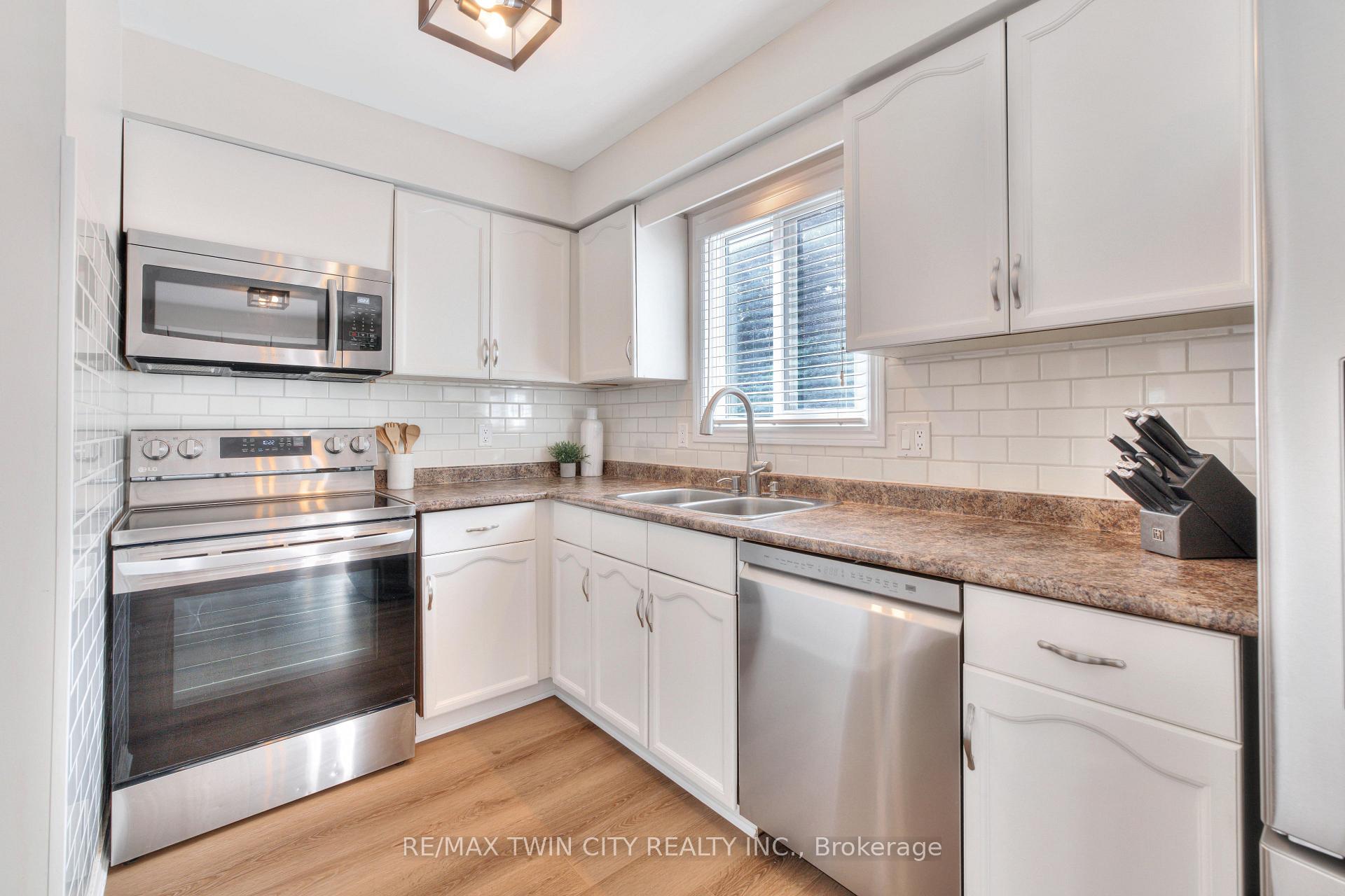 Photo 17 of 41 Ristau Crescent, Kitchener, Laurentian Hills — HOMEH
