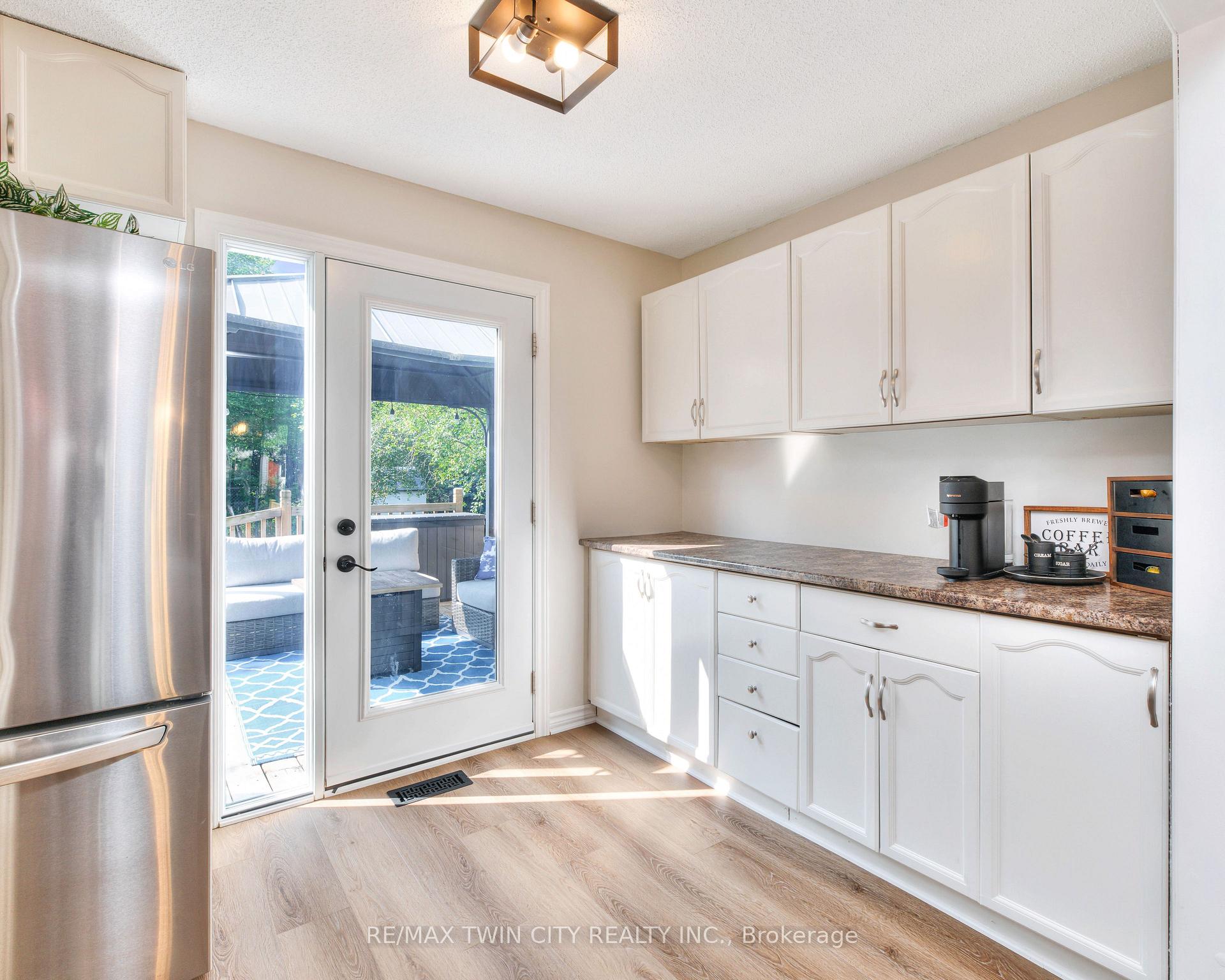 Photo 18 of 41 Ristau Crescent, Kitchener, Laurentian Hills — HOMEH
