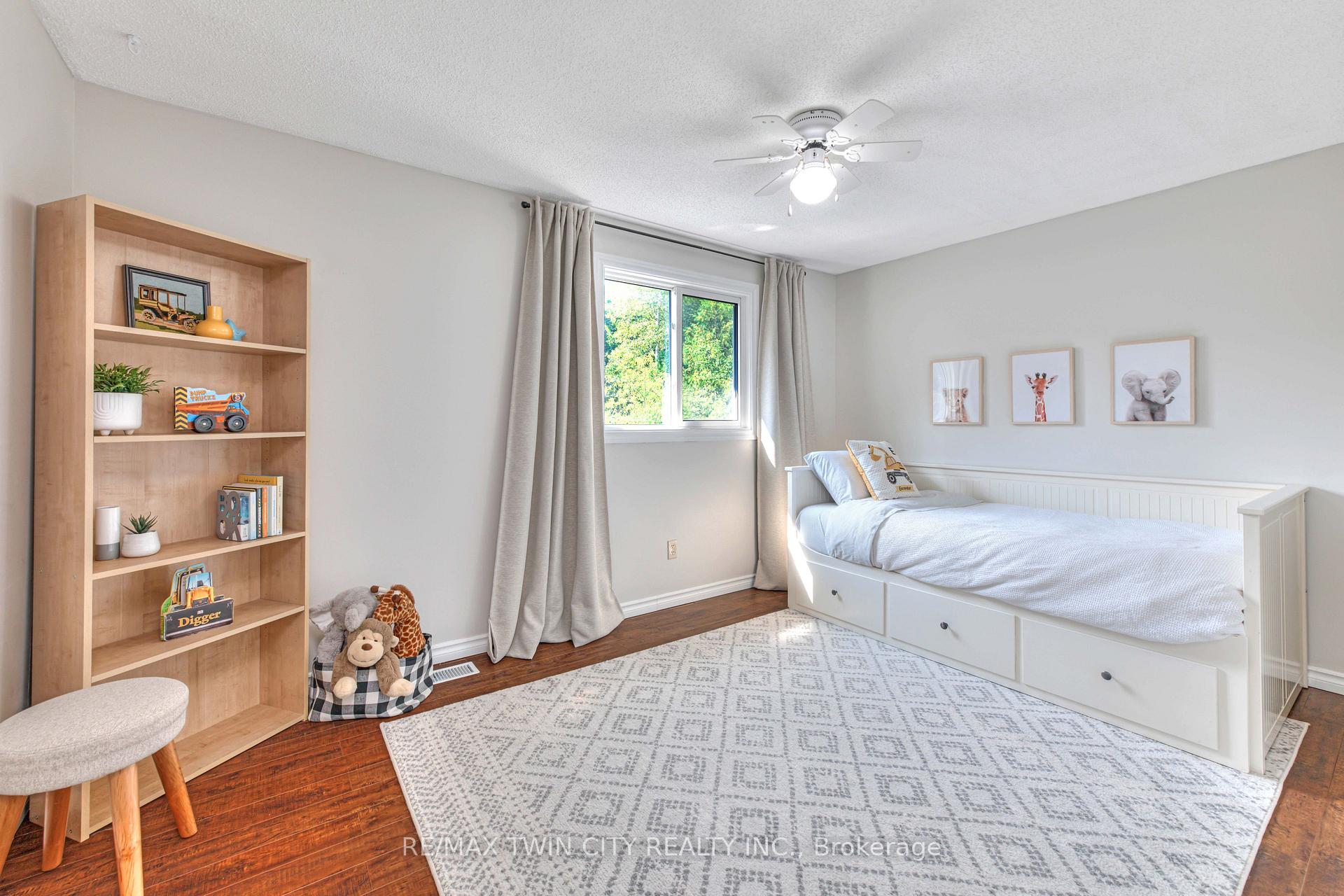 Photo 24 of 41 Ristau Crescent, Kitchener, Laurentian Hills — HOMEH