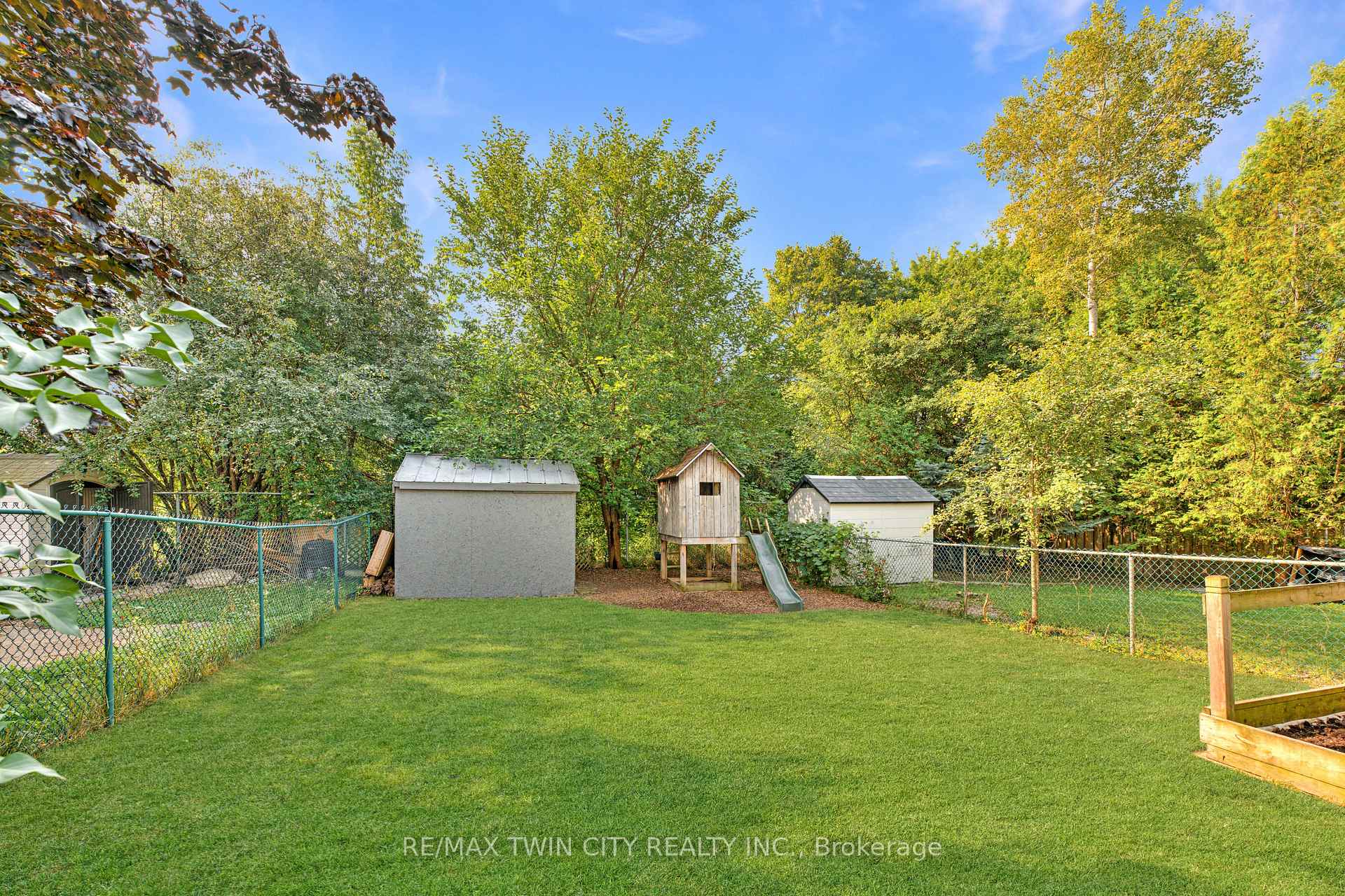 Photo 39 of 41 Ristau Crescent, Kitchener, Laurentian Hills — HOMEH