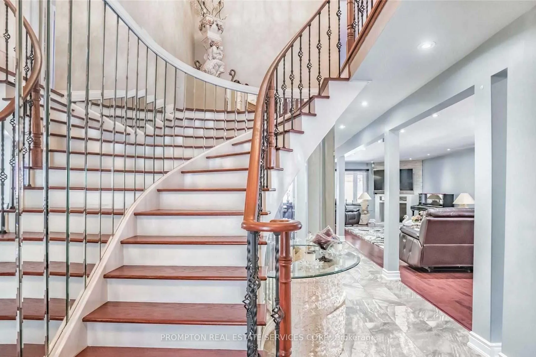 Photo 3 of 51 Ketchum Crescent, Markham, Middlefield — HOMEH